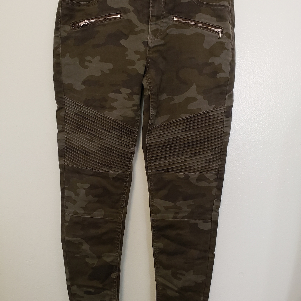 Ladies camouflage pants